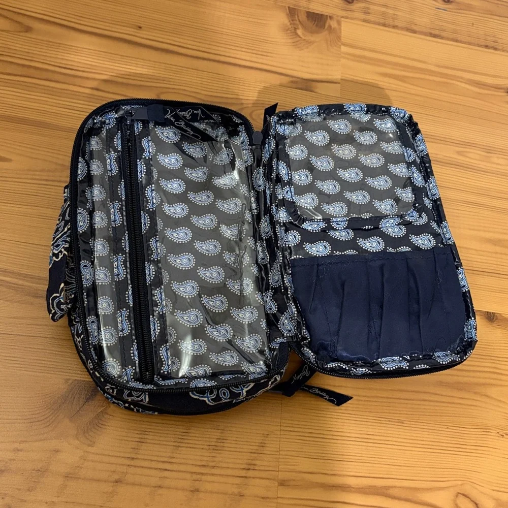 Vera Bradley blue bandana blush and brush case